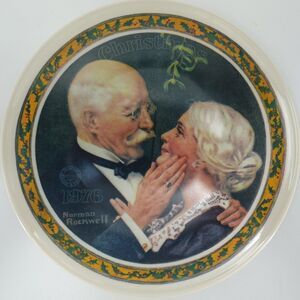 Knowles Norman Rockwell Christmas Golden Christmas Plate 8.5 in Fine China 1976